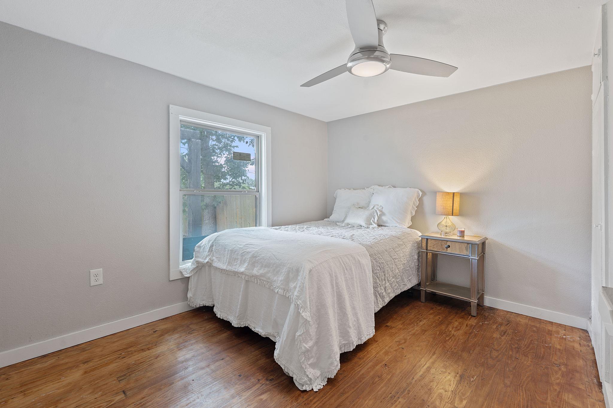 1013 N Colorado St, Lockhart, TX 78644