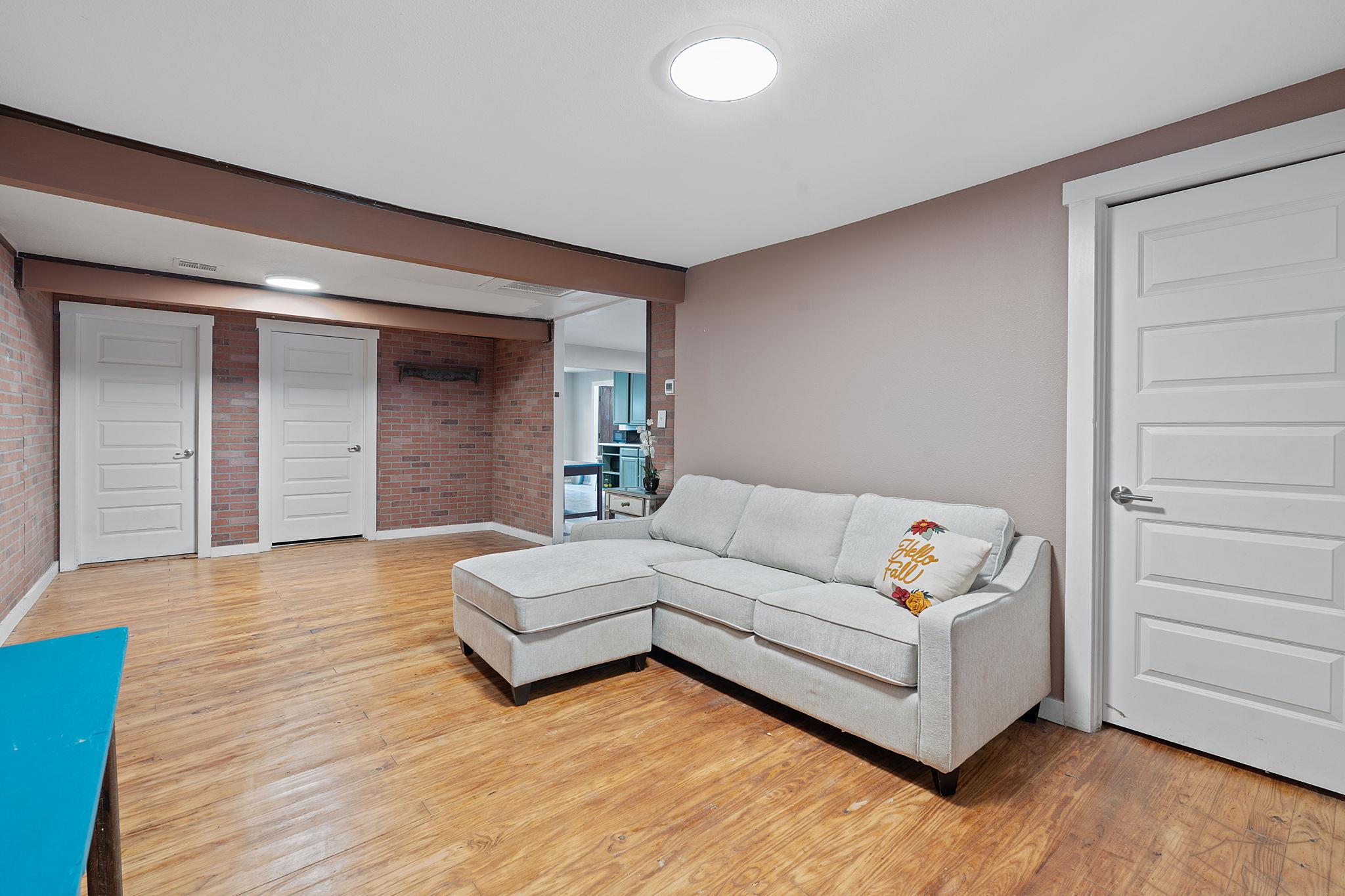 1013 N Colorado St, Lockhart, TX 78644