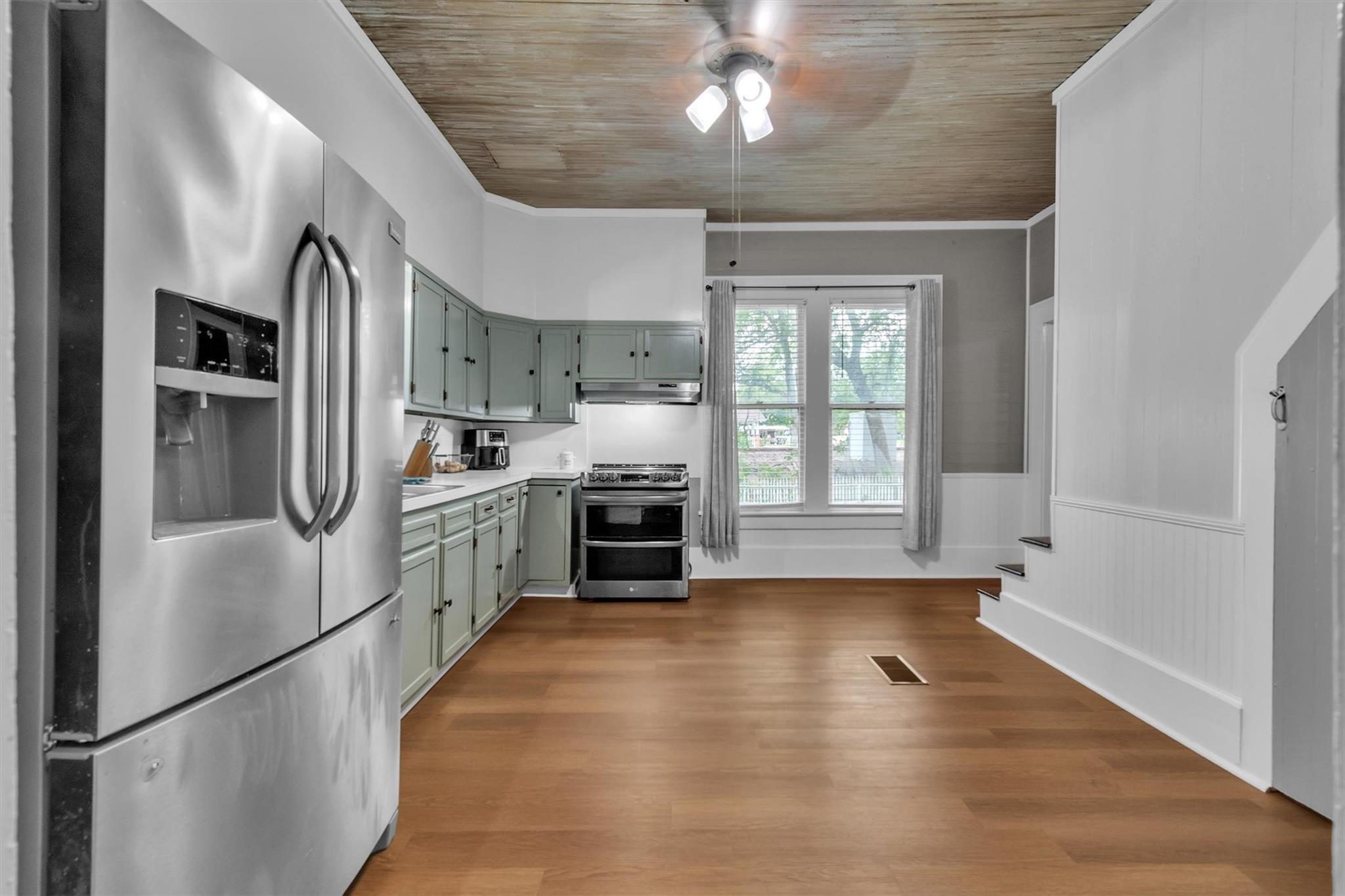 262 W Richmond St, Giddings, TX 78942