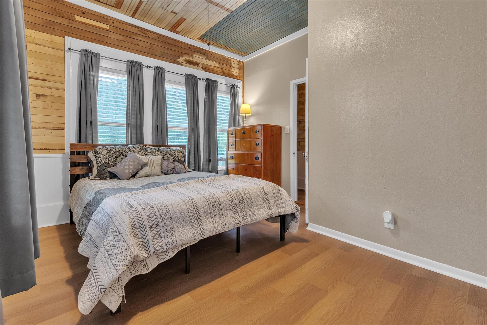 262 W Richmond St, Giddings, TX 78942