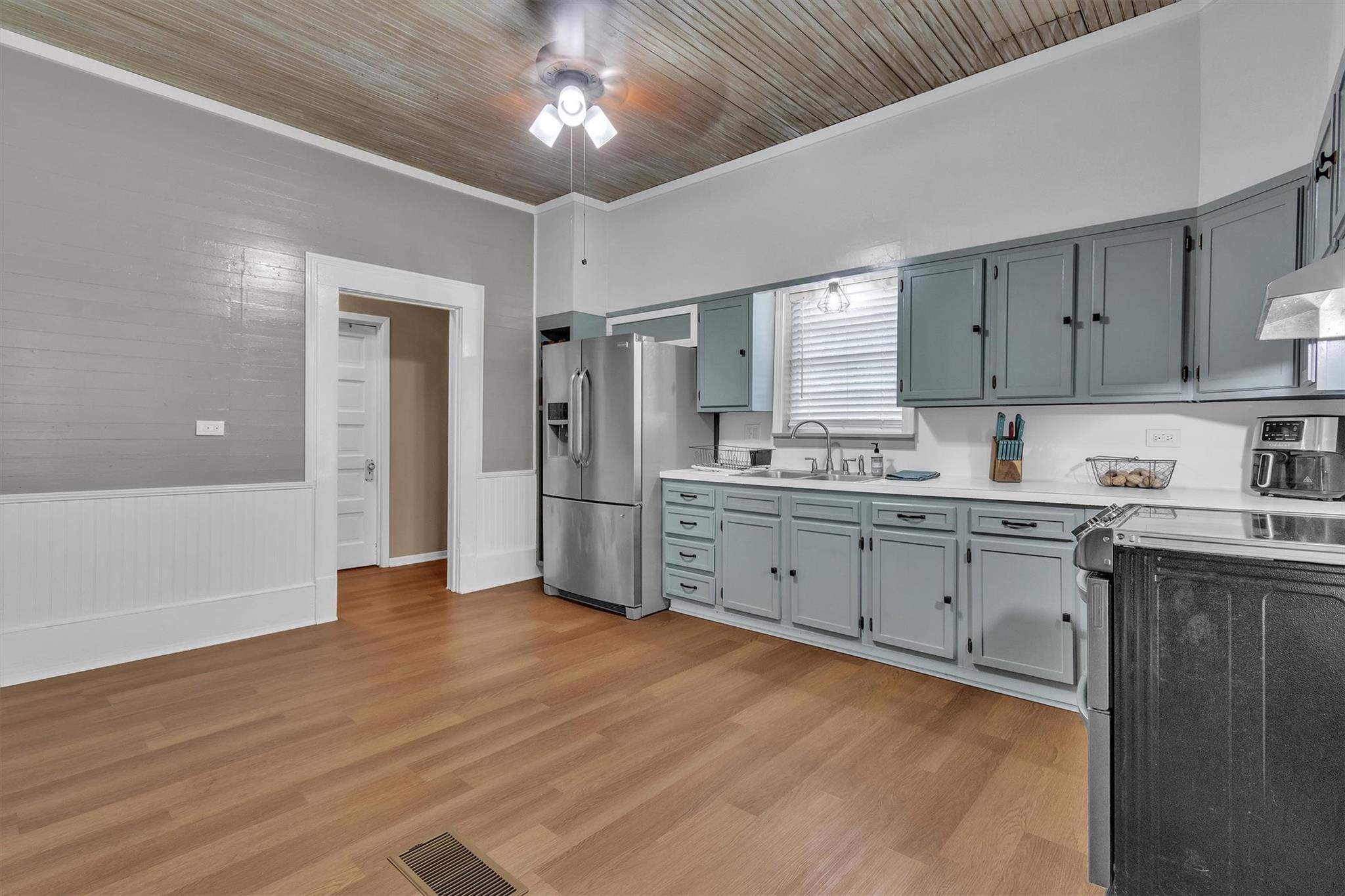 262 W Richmond St, Giddings, TX 78942