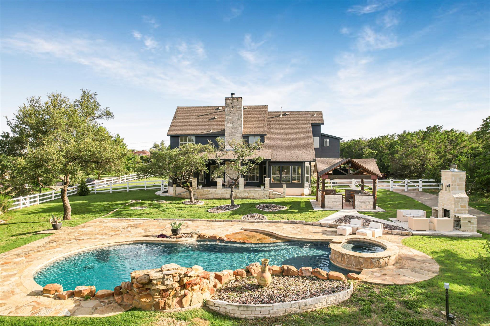 306 Saddlehorn Dr, Dripping Springs, TX 78620