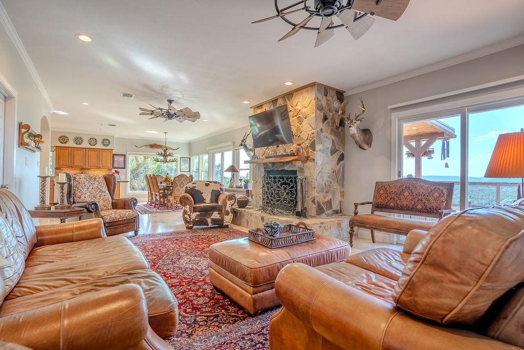 1950 Estrellita Ranch Rd, Canyon Lake, TX 78133