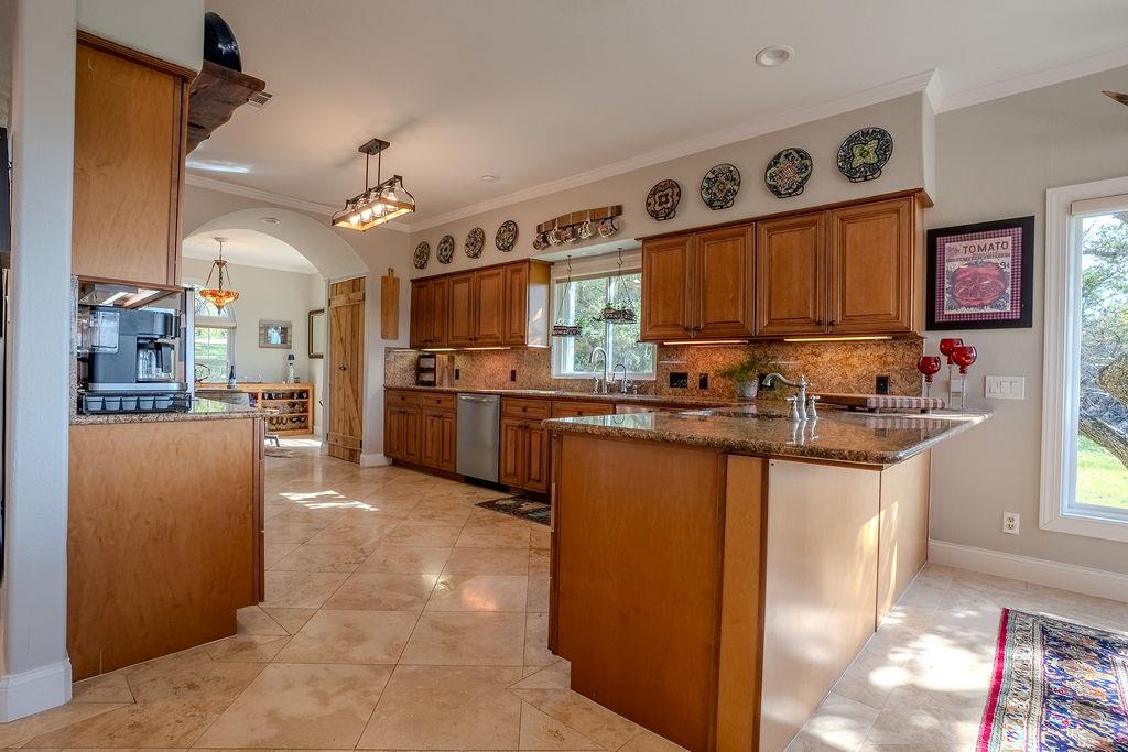 1950 Estrellita Ranch Rd, Canyon Lake, TX 78133