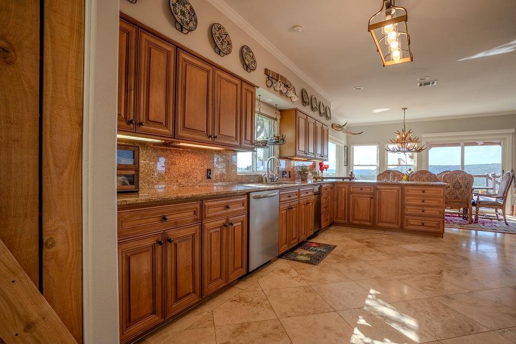 1950 Estrellita Ranch Rd, Canyon Lake, TX 78133