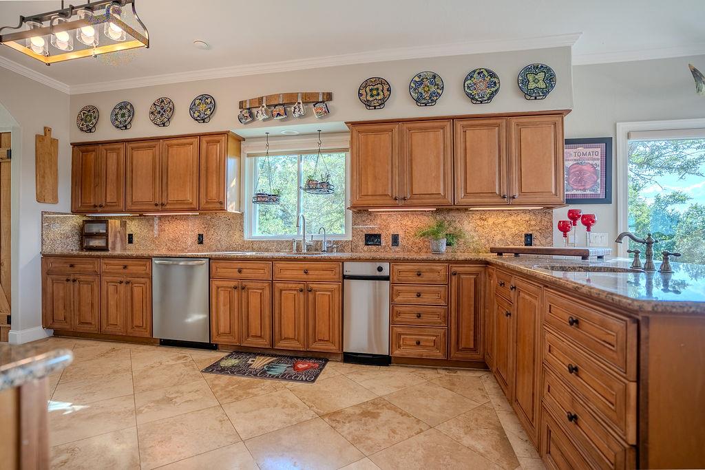 1950 Estrellita Ranch Rd, Canyon Lake, TX 78133