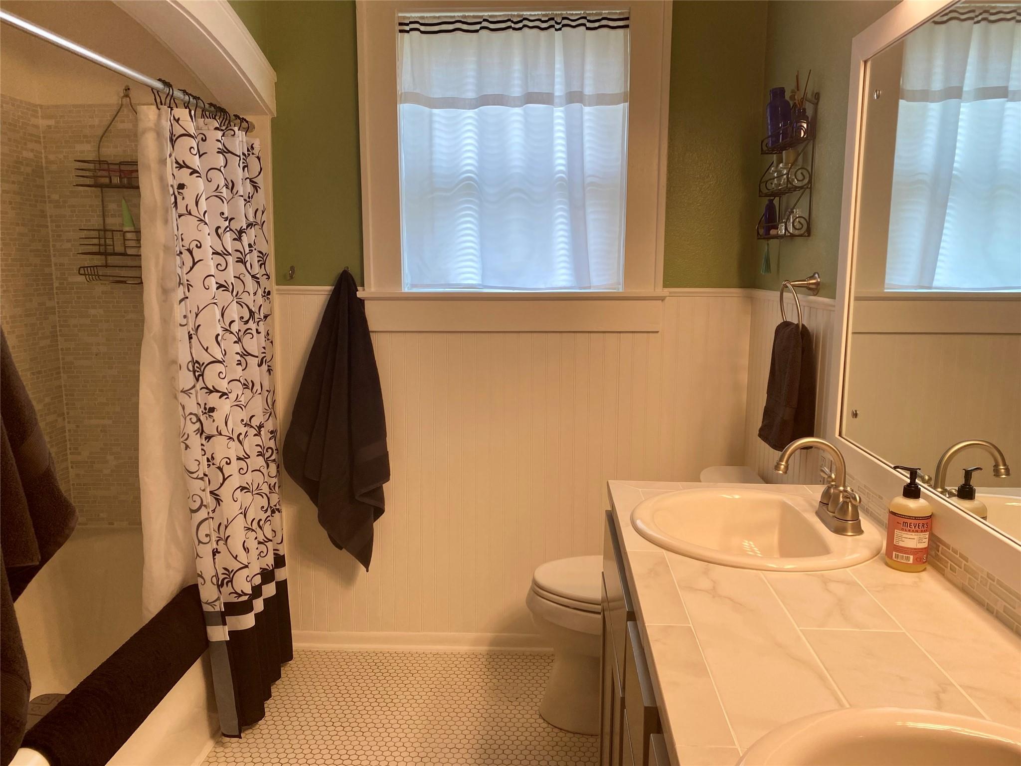 592 E Hempstead, Giddings, TX 78942