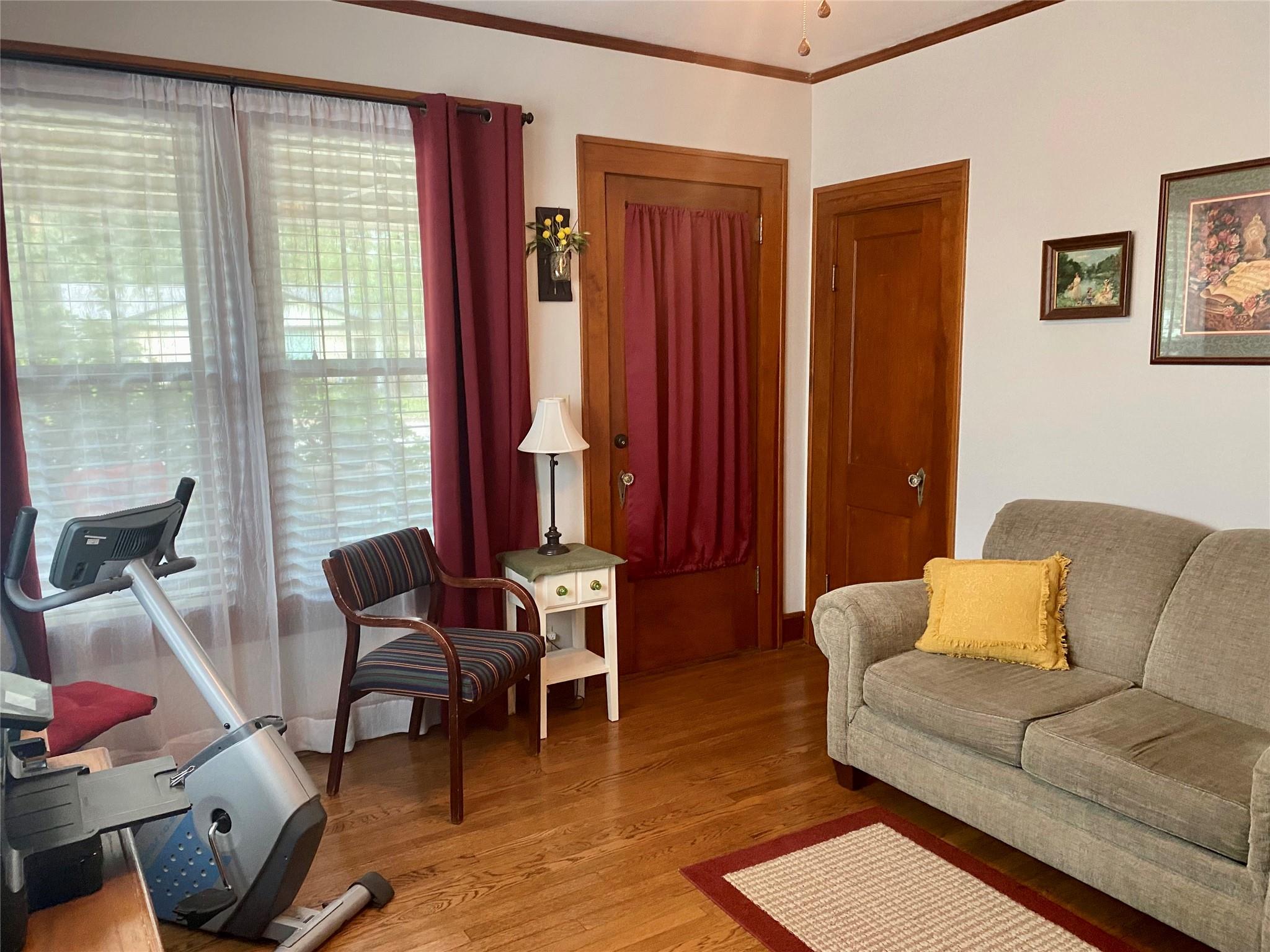 592 E Hempstead, Giddings, TX 78942