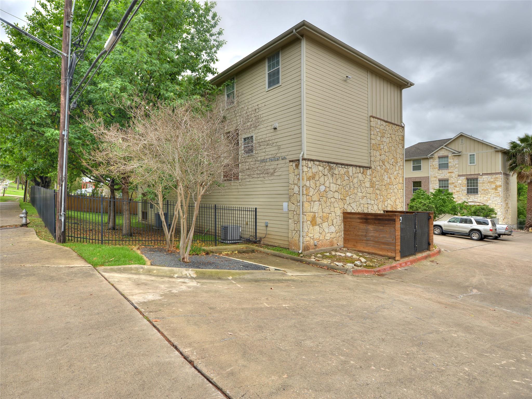 1402 Parker Ln, Austin, TX 78741
