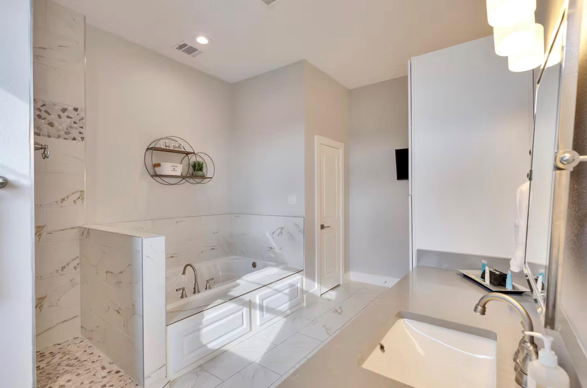 16323 Lake Loop, Austin, TX 78734