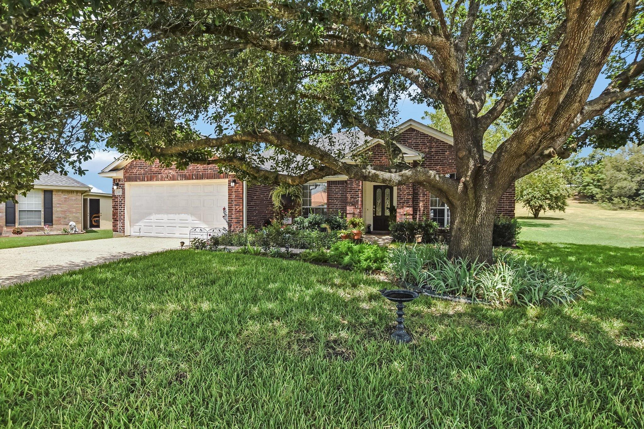 127 Fairway Ct, Bastrop, TX 78602