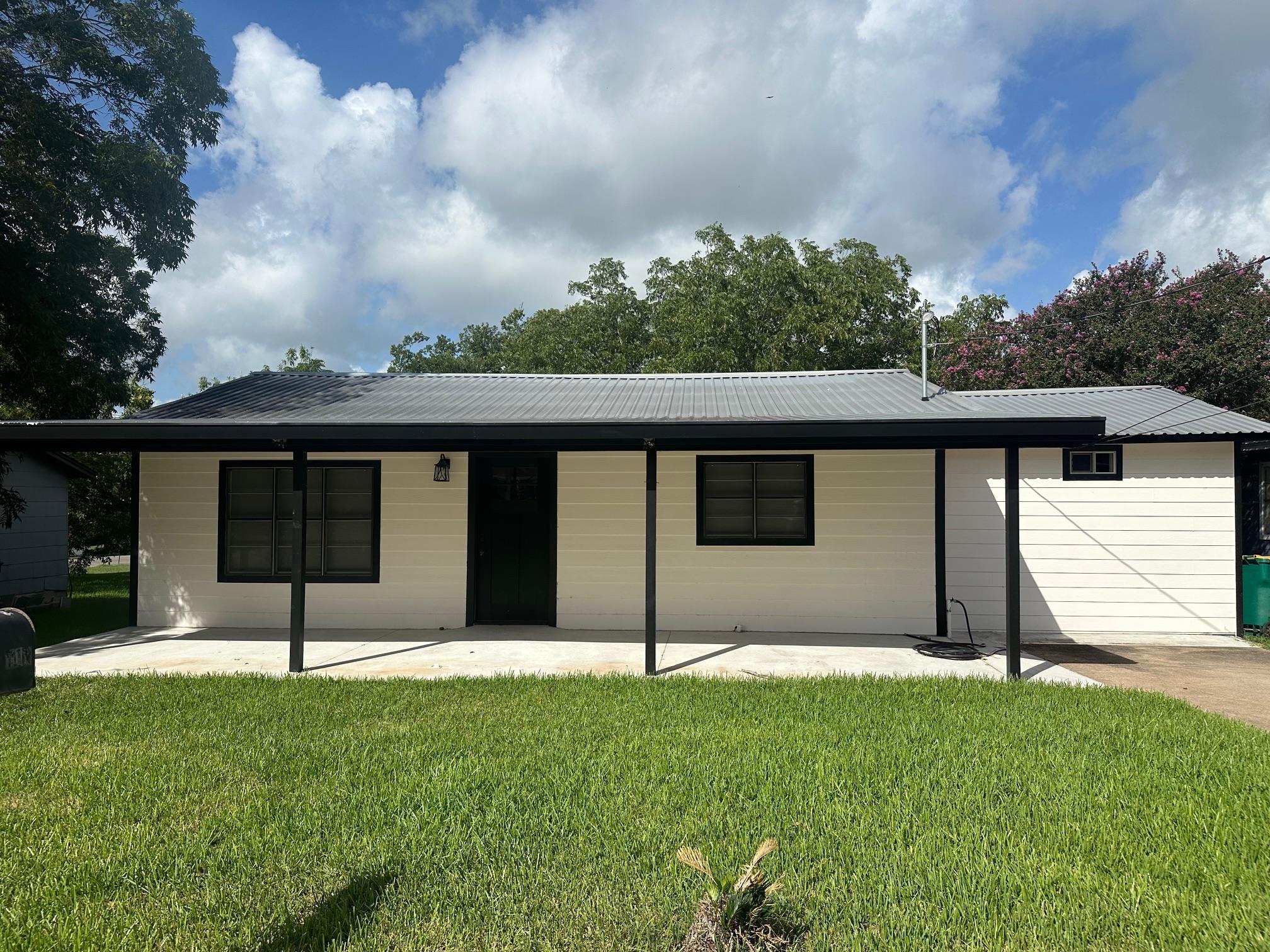 719 Eckel St, La Grange, TX 78945
