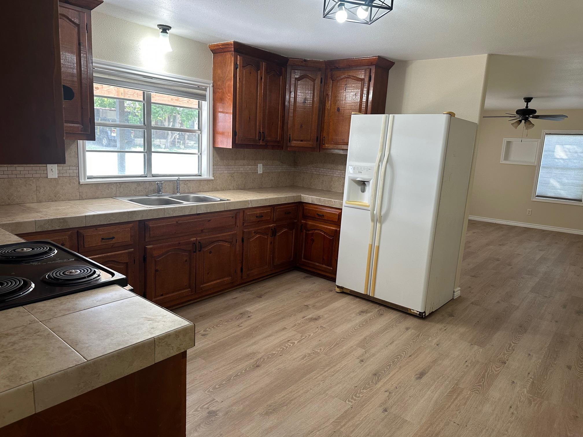 719 Eckel St, La Grange, TX 78945