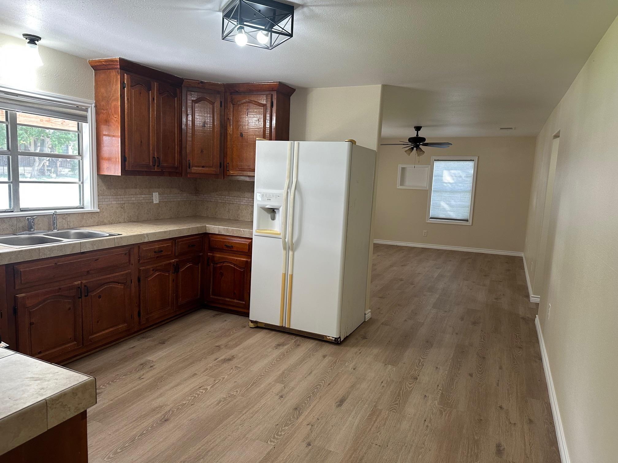 719 Eckel St, La Grange, TX 78945