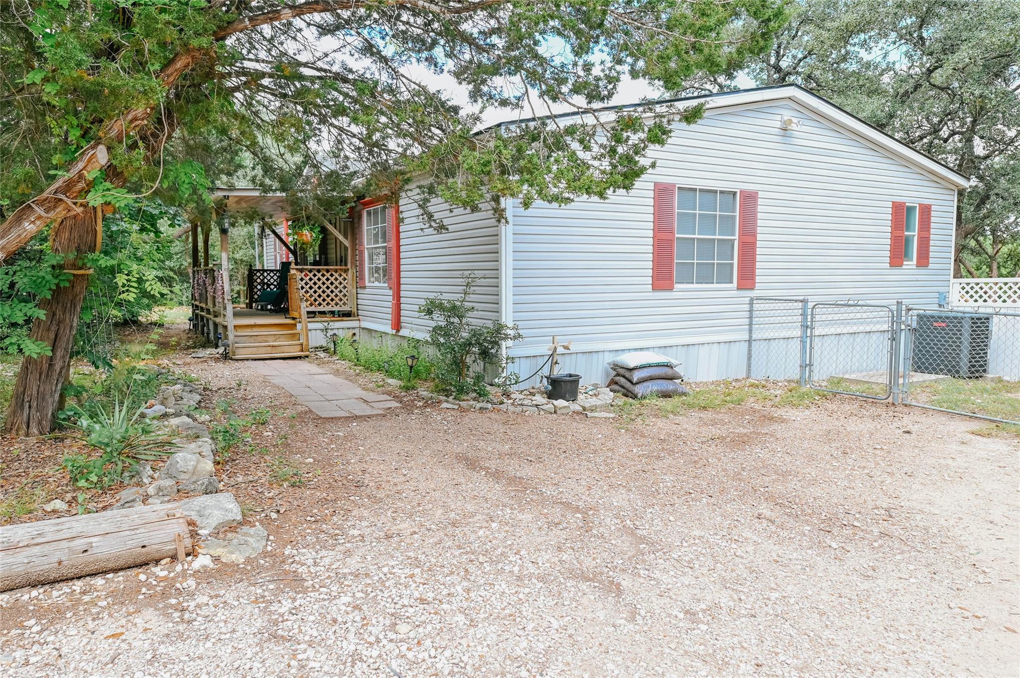 140 Savanna Terrace Dr, Liberty Hill, TX 78642