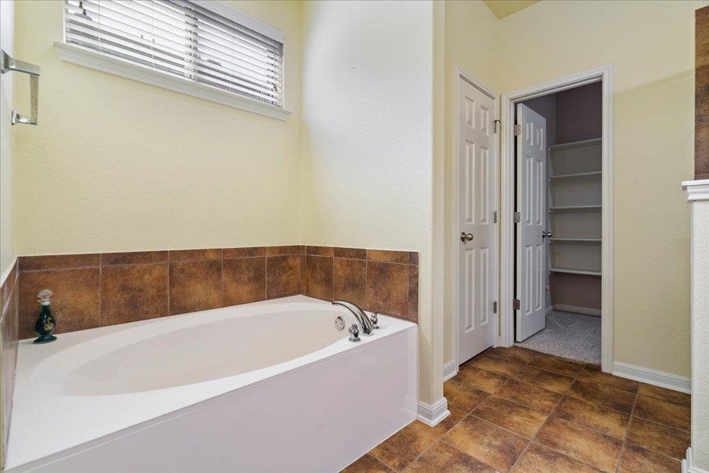 216 Lillie Robyn Ln, Buda, TX 78610