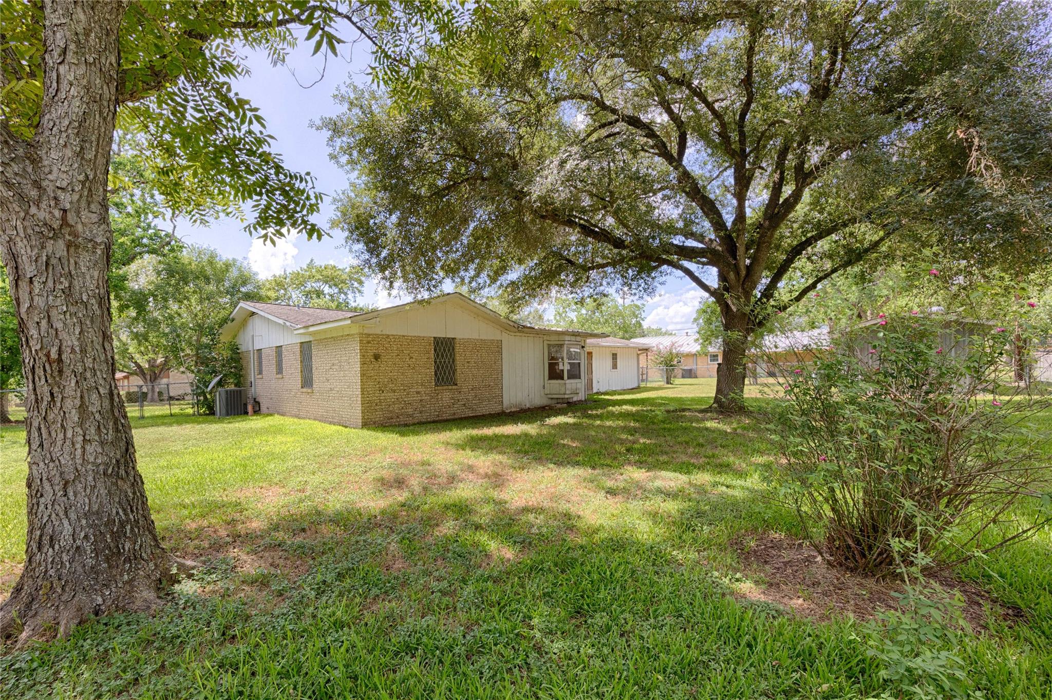 208 Matula Ave, Schulenburg, TX 78956