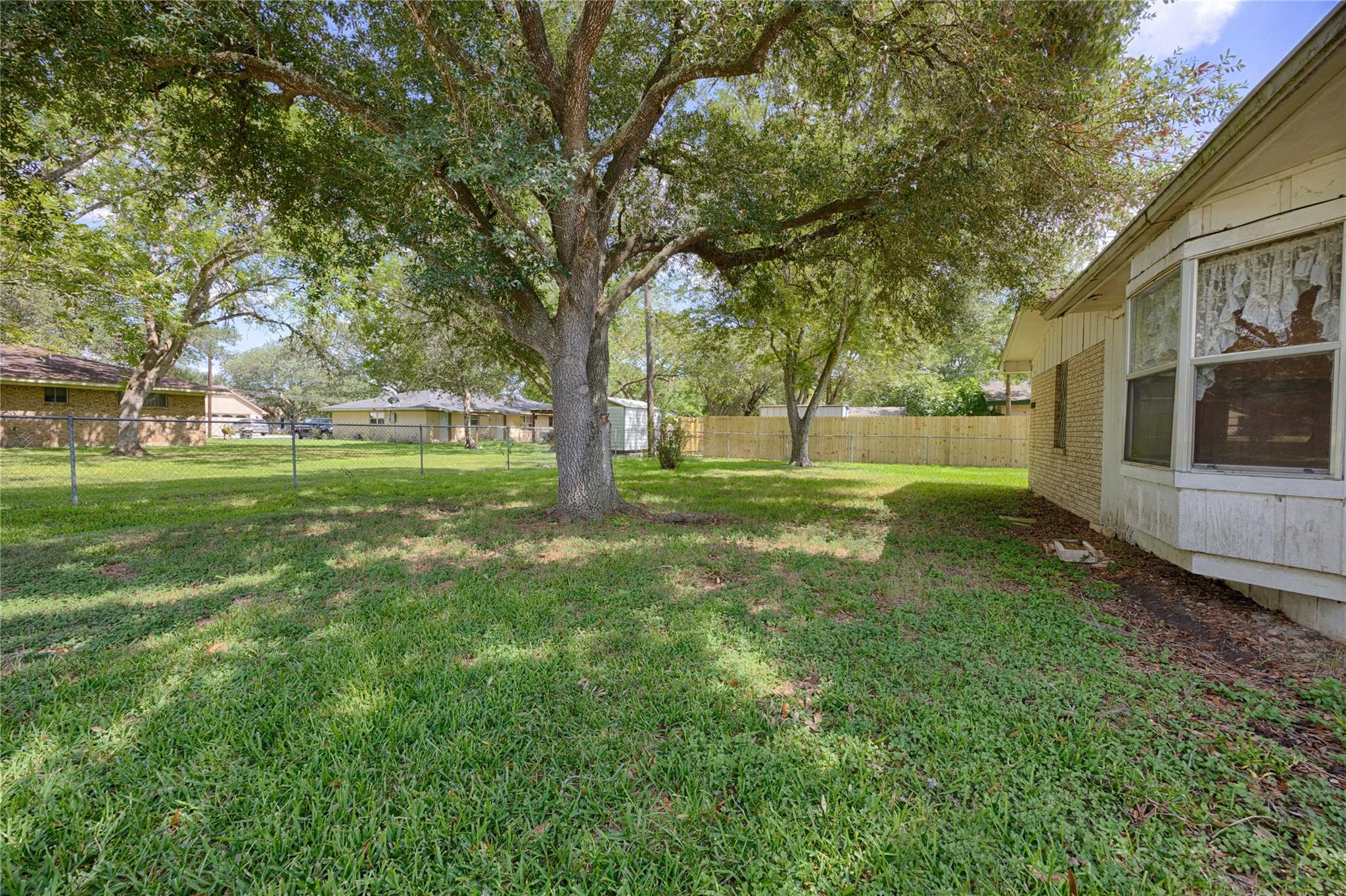 208 Matula Ave, Schulenburg, TX 78956