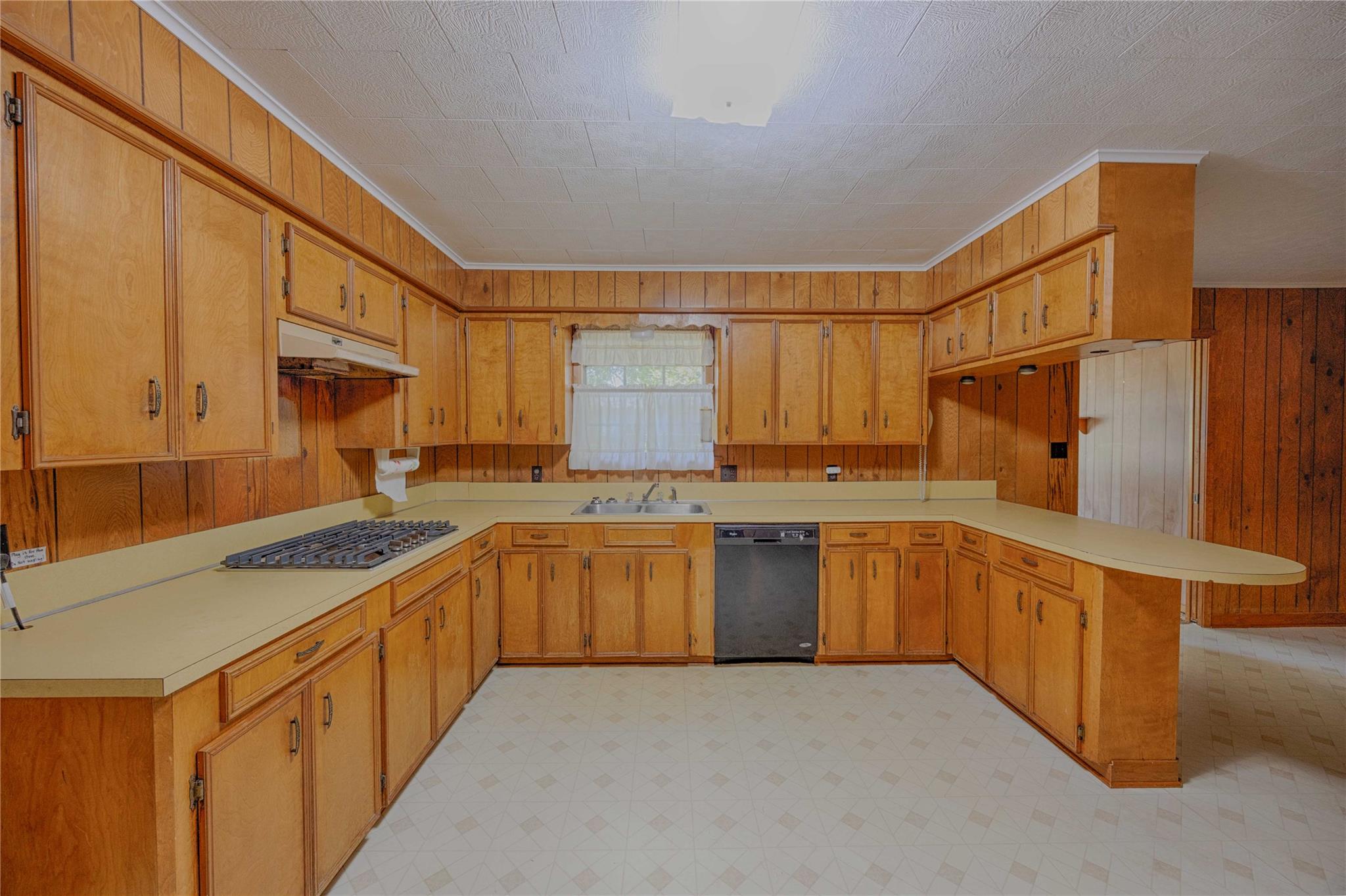 208 Matula Ave, Schulenburg, TX 78956