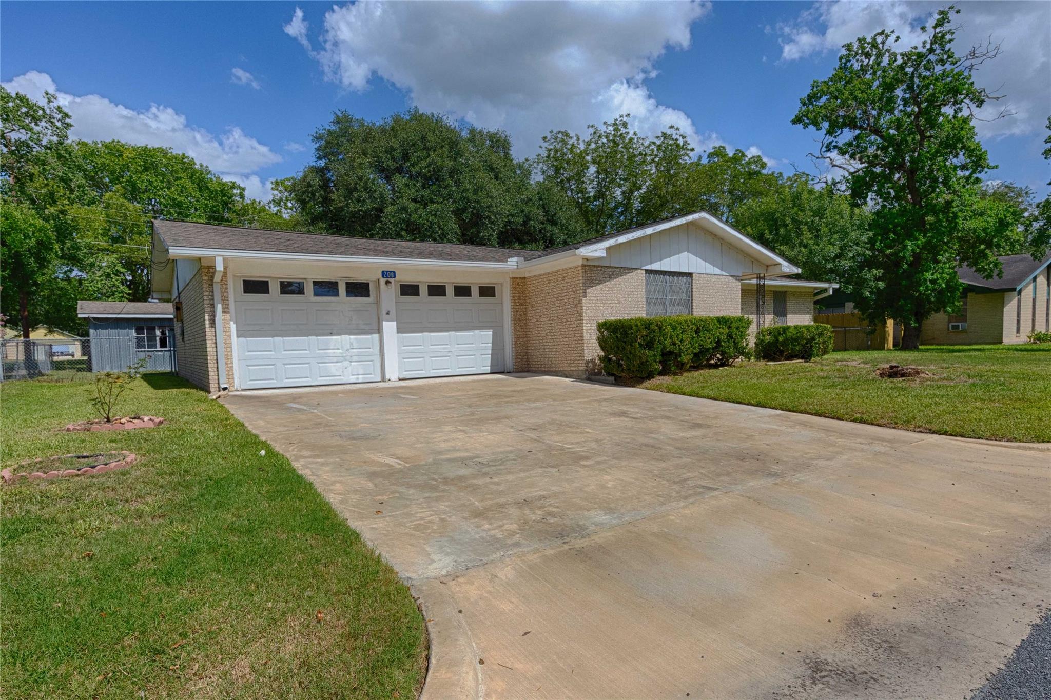 208 Matula Ave, Schulenburg, TX 78956