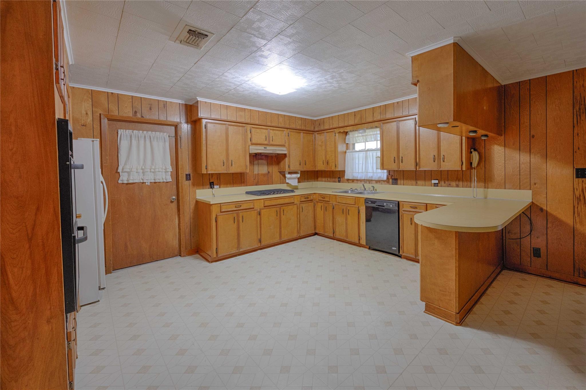 208 Matula Ave, Schulenburg, TX 78956