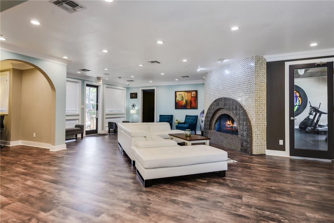 935 La Posada Dr # 142, Austin, TX 78752