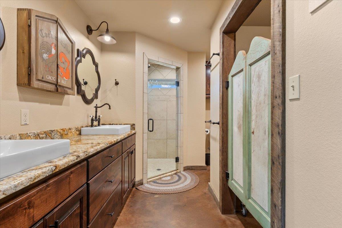 7835 Berger Rd, Schulenburg, TX 78956