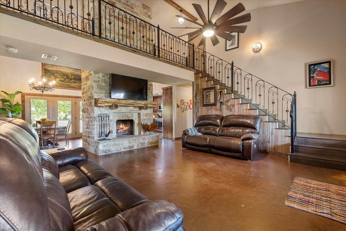 7835 Berger Rd, Schulenburg, TX 78956