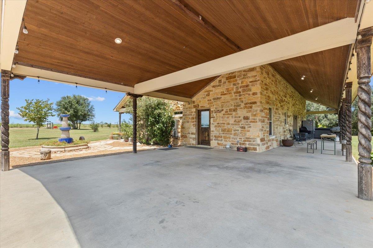 7835 Berger Rd, Schulenburg, TX 78956