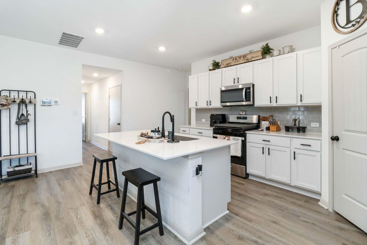 107 Aransas River Rd, Hutto, TX 78634