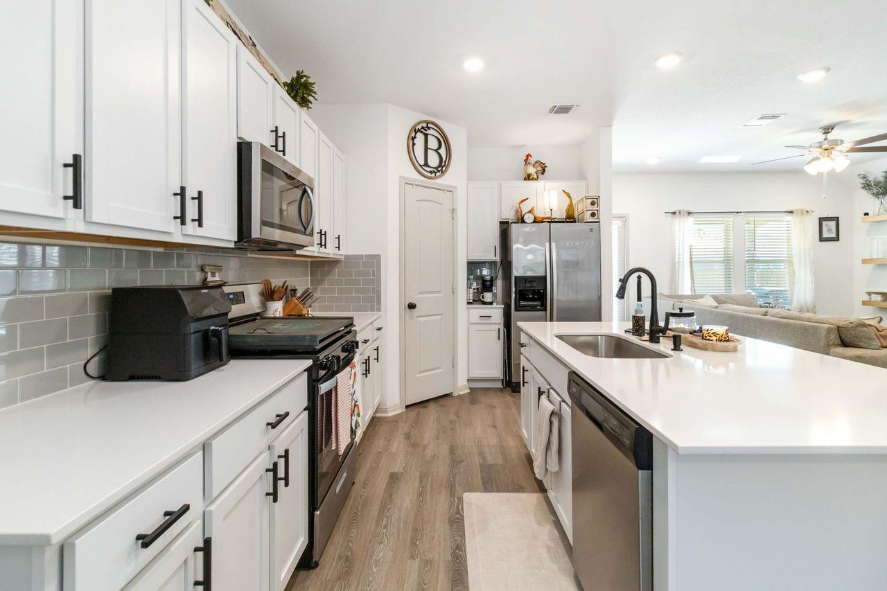 107 Aransas River Rd, Hutto, TX 78634