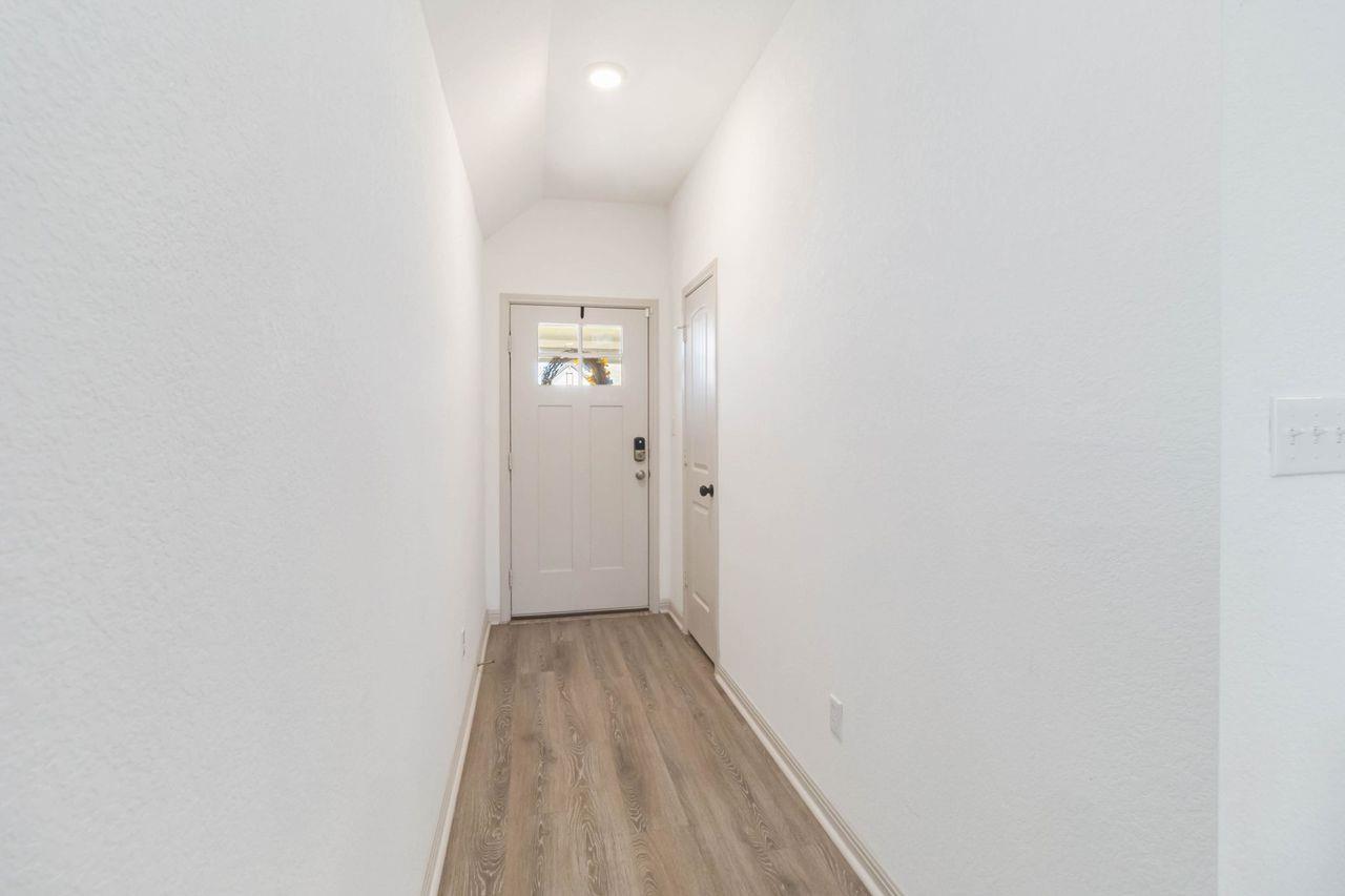 107 Aransas River Rd, Hutto, TX 78634