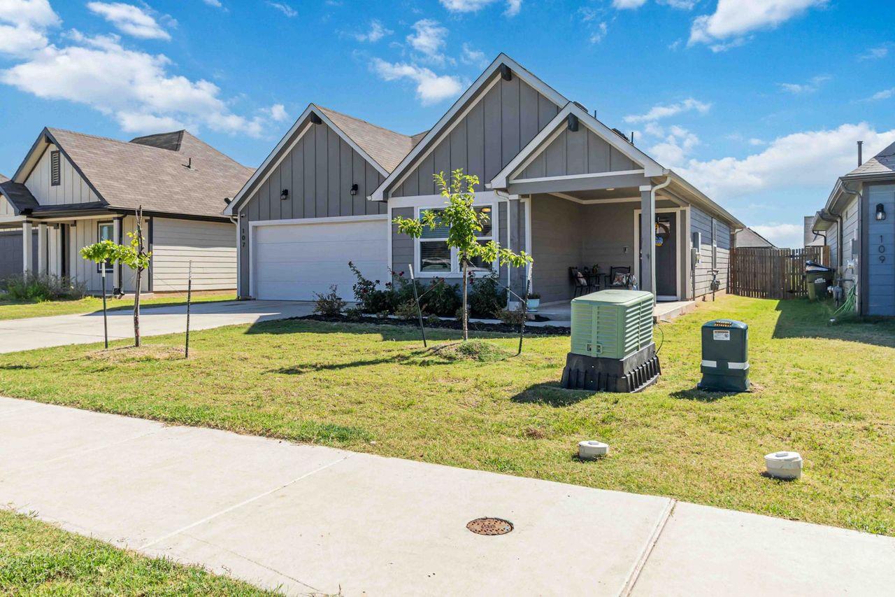 107 Aransas River Rd, Hutto, TX 78634