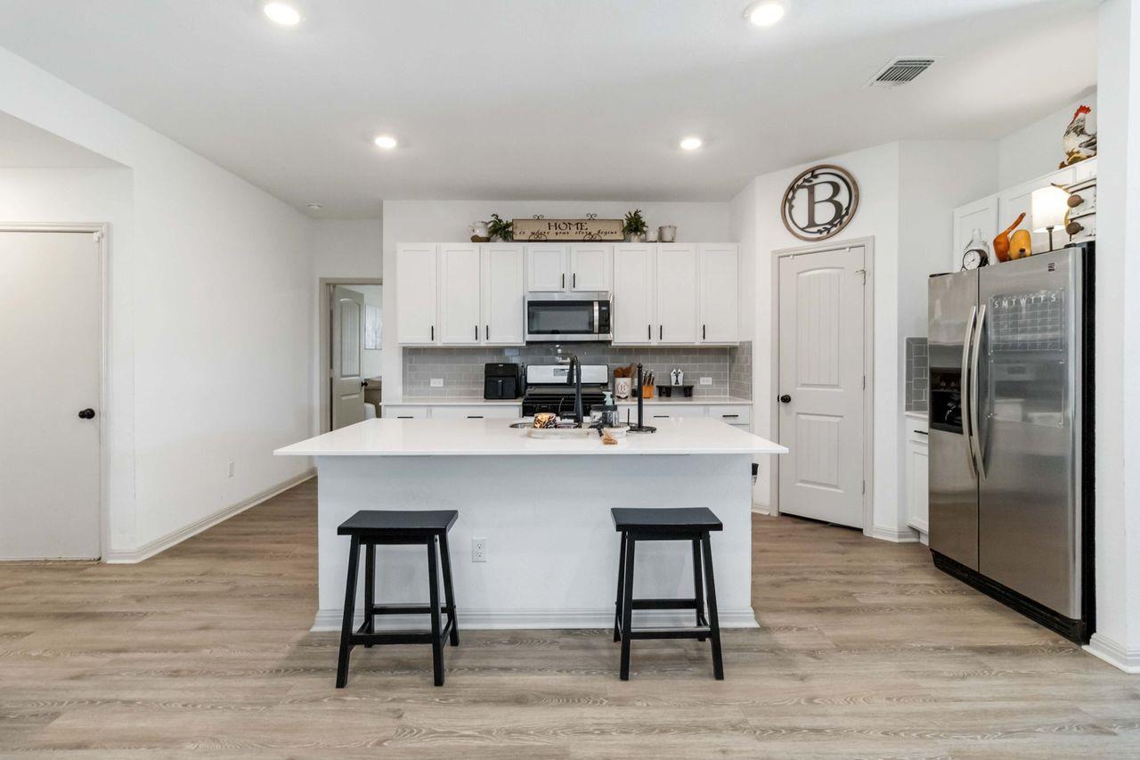 107 Aransas River Rd, Hutto, TX 78634