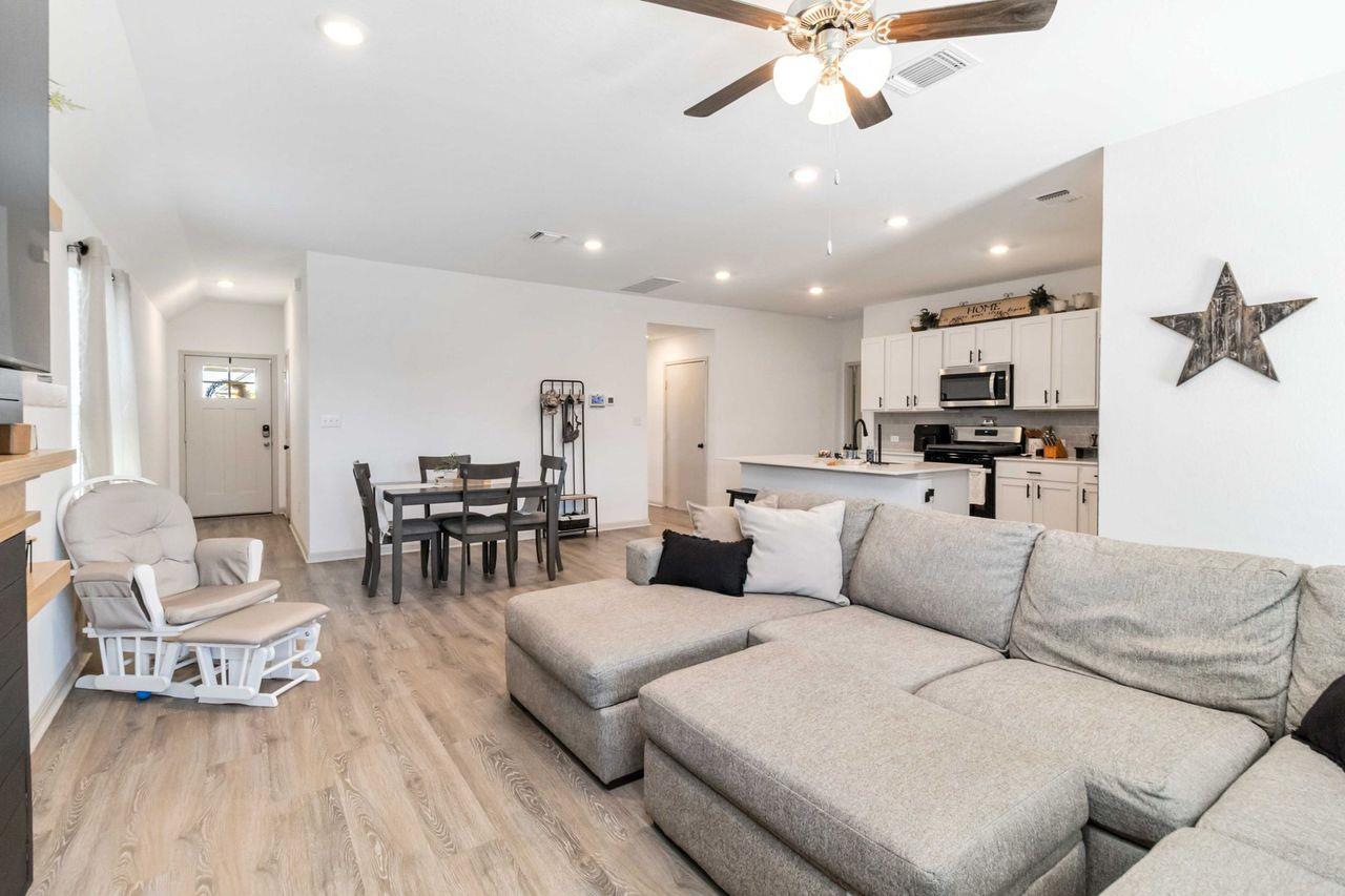 107 Aransas River Rd, Hutto, TX 78634