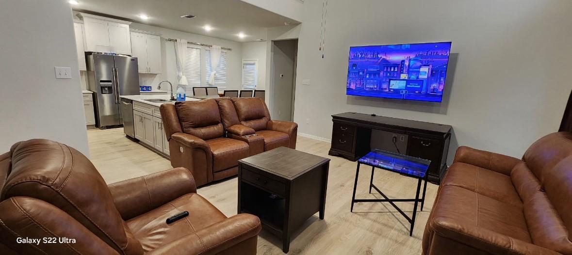 201 White Horses Dr, Kyle, TX 78640