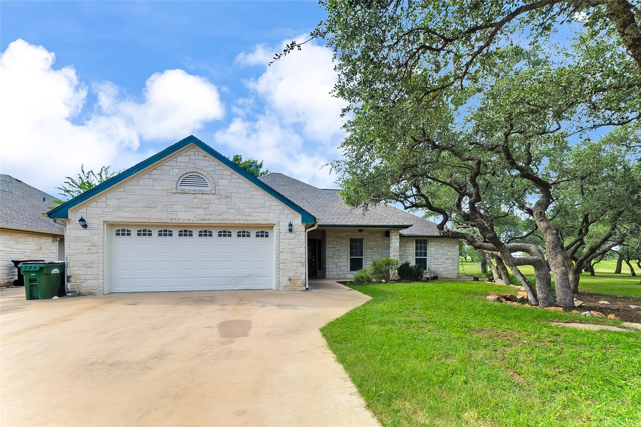 220 Fox Xing, Burnet, TX 78611