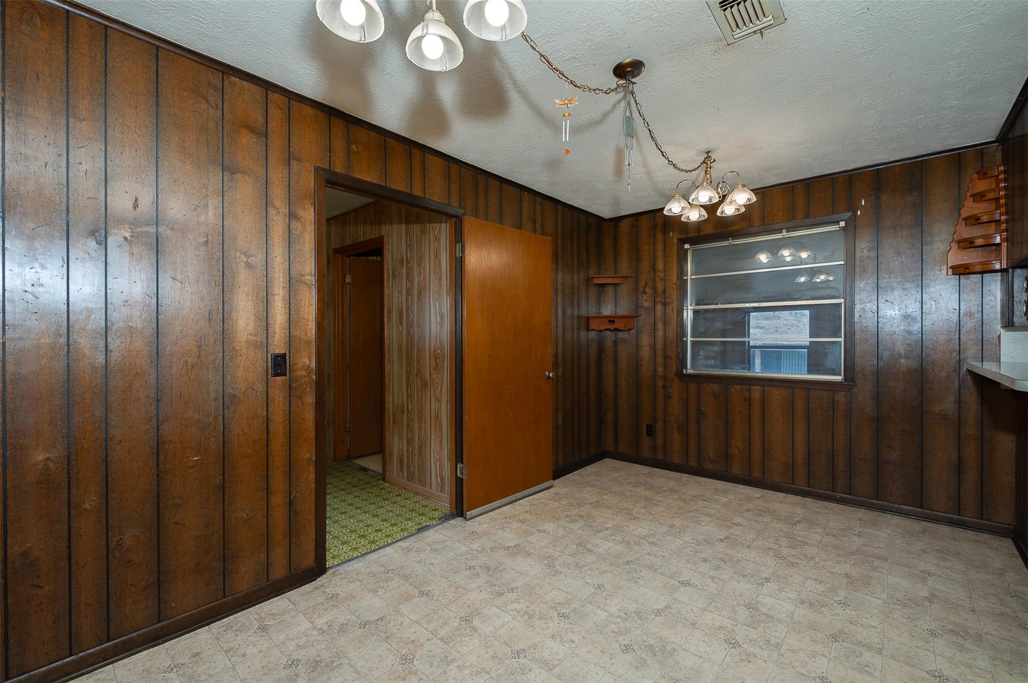 504 N Echols St, Caldwell, TX 77836