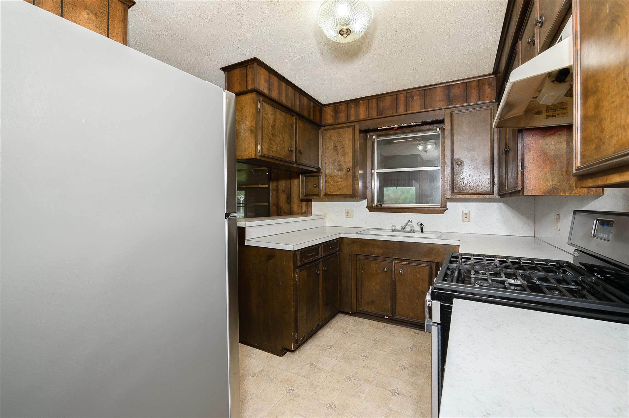 504 N Echols St, Caldwell, TX 77836