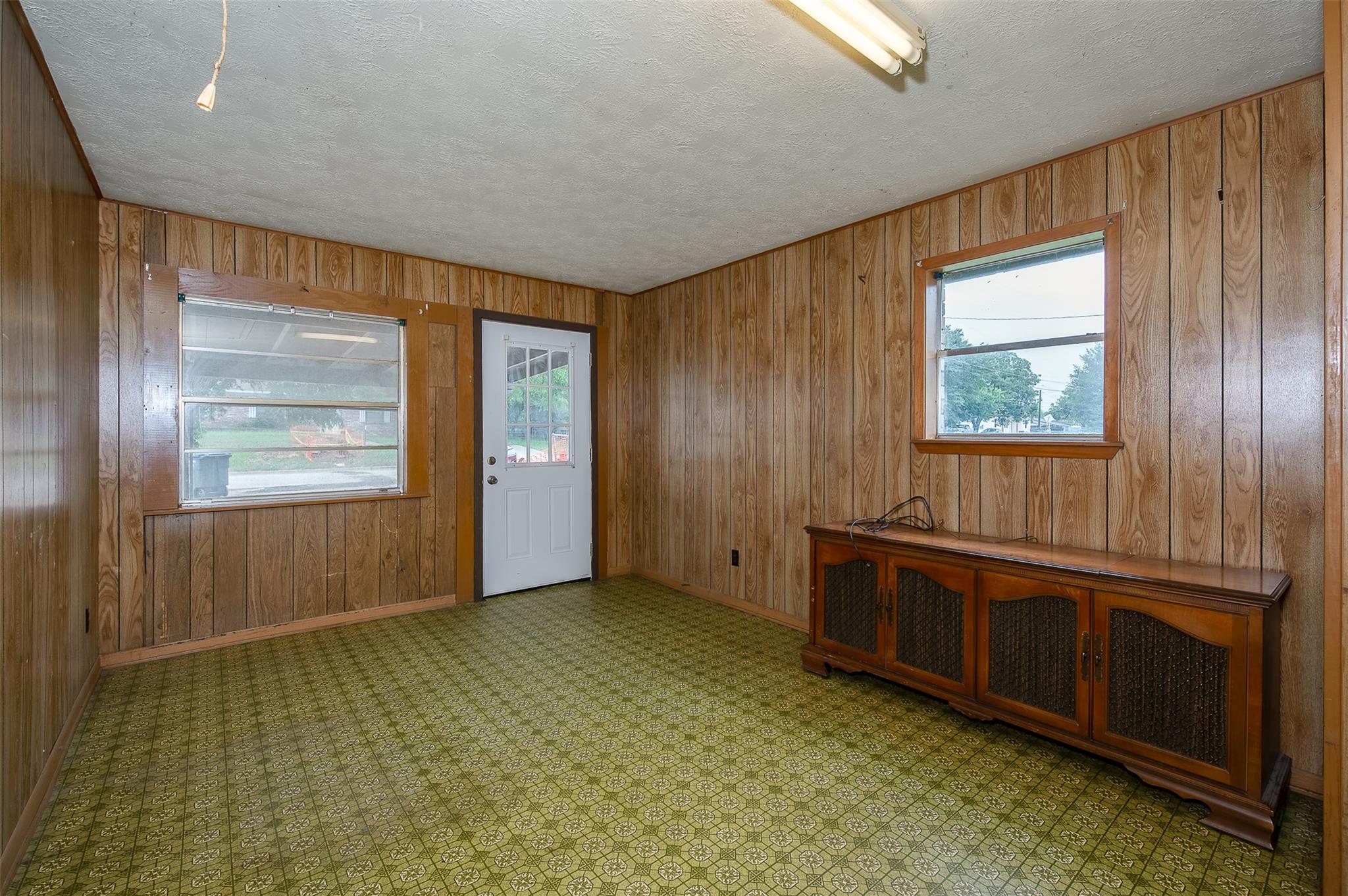 504 N Echols St, Caldwell, TX 77836