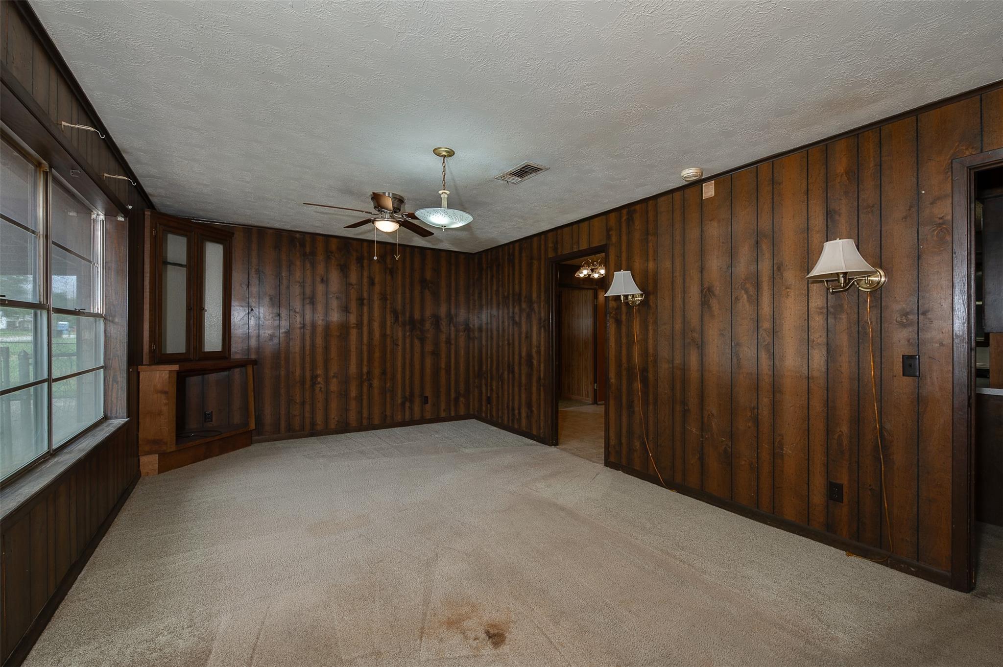 504 N Echols St, Caldwell, TX 77836