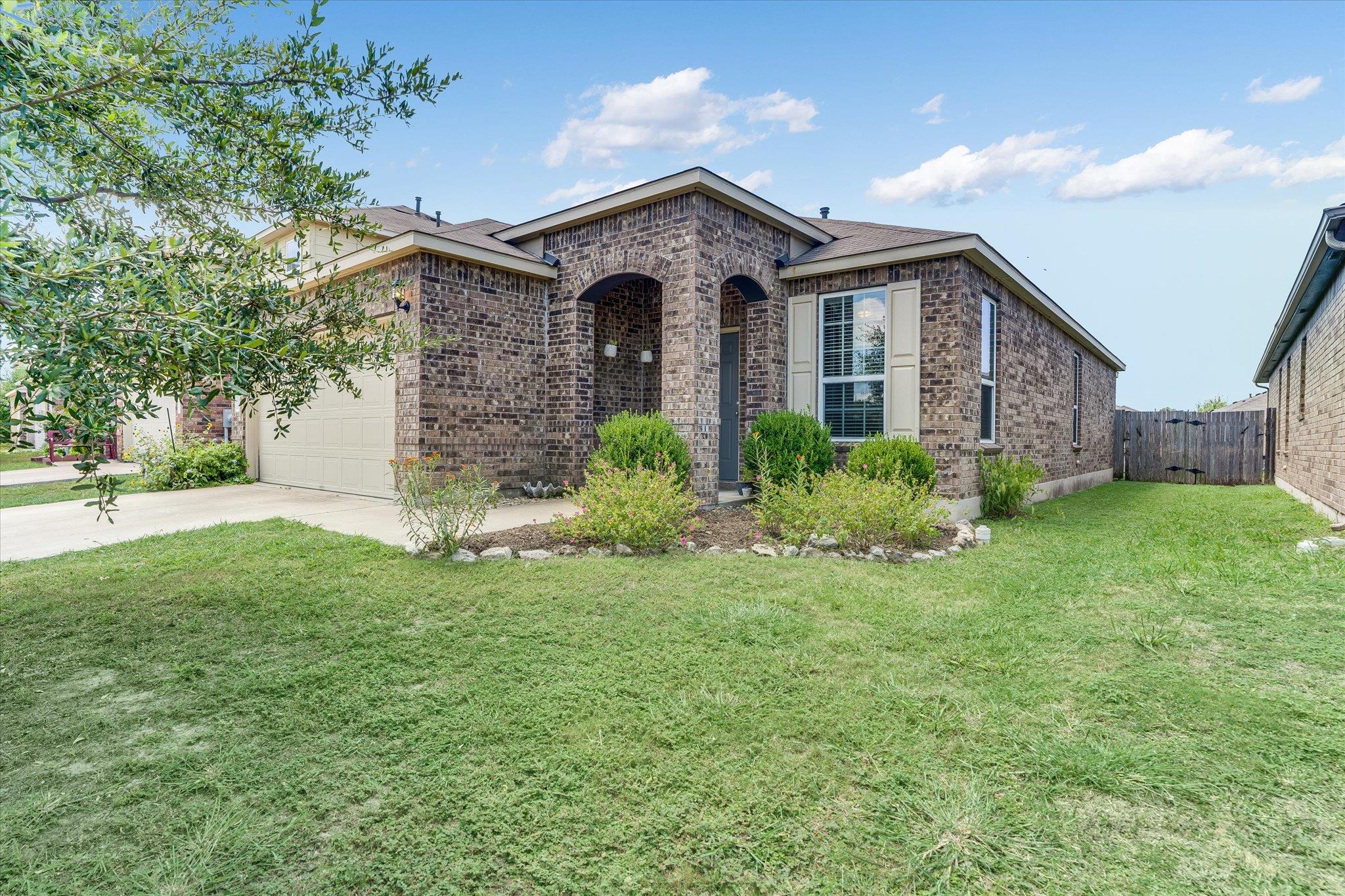 262 Martha Dr, Buda, TX 78610