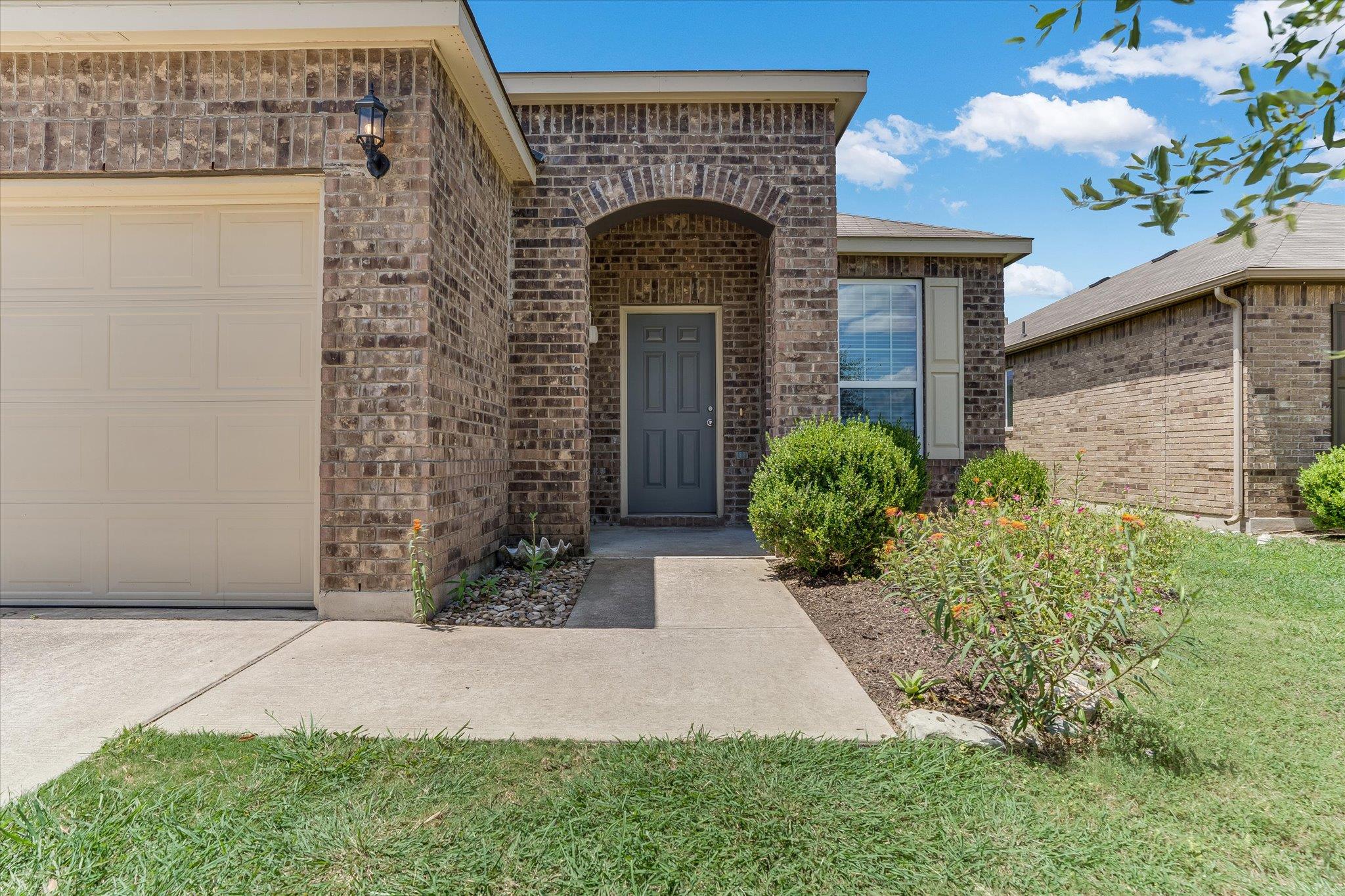 262 Martha Dr, Buda, TX 78610