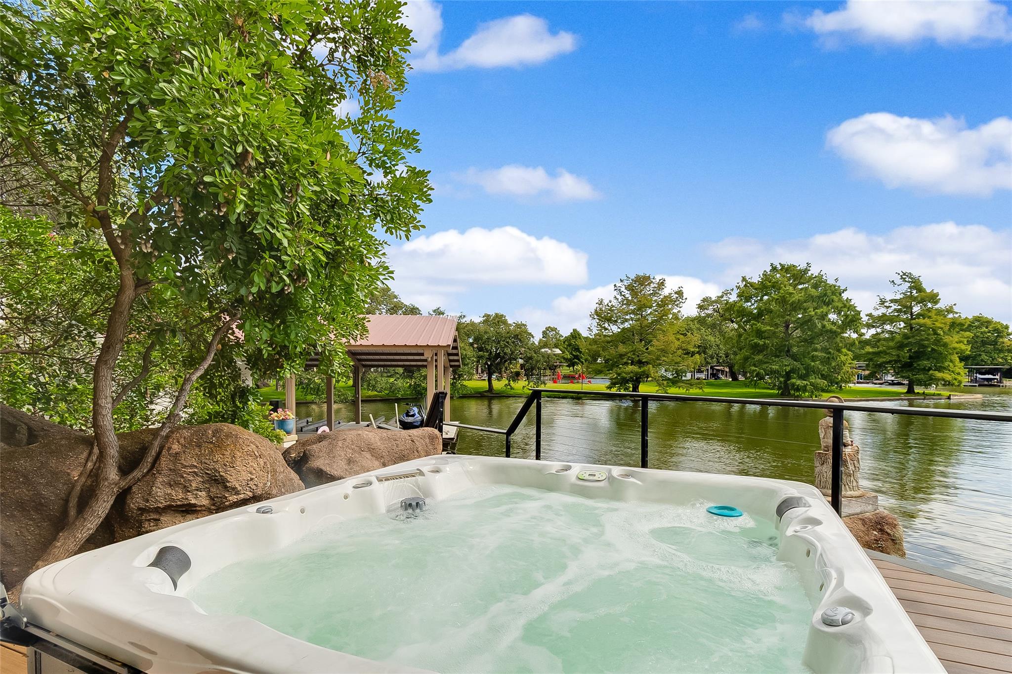 327 Elm Lodge Dr, Kingsland, TX 78639