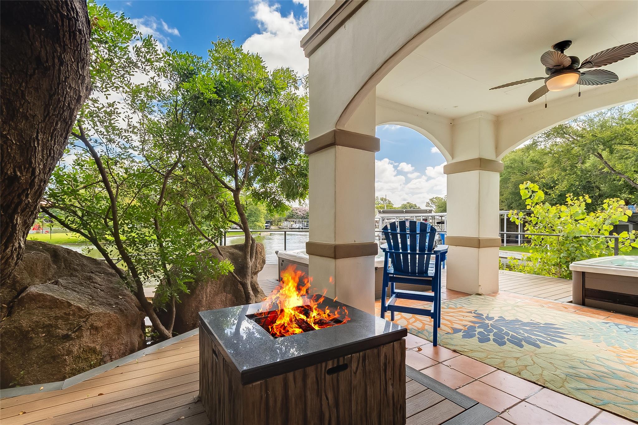 327 Elm Lodge Dr, Kingsland, TX 78639