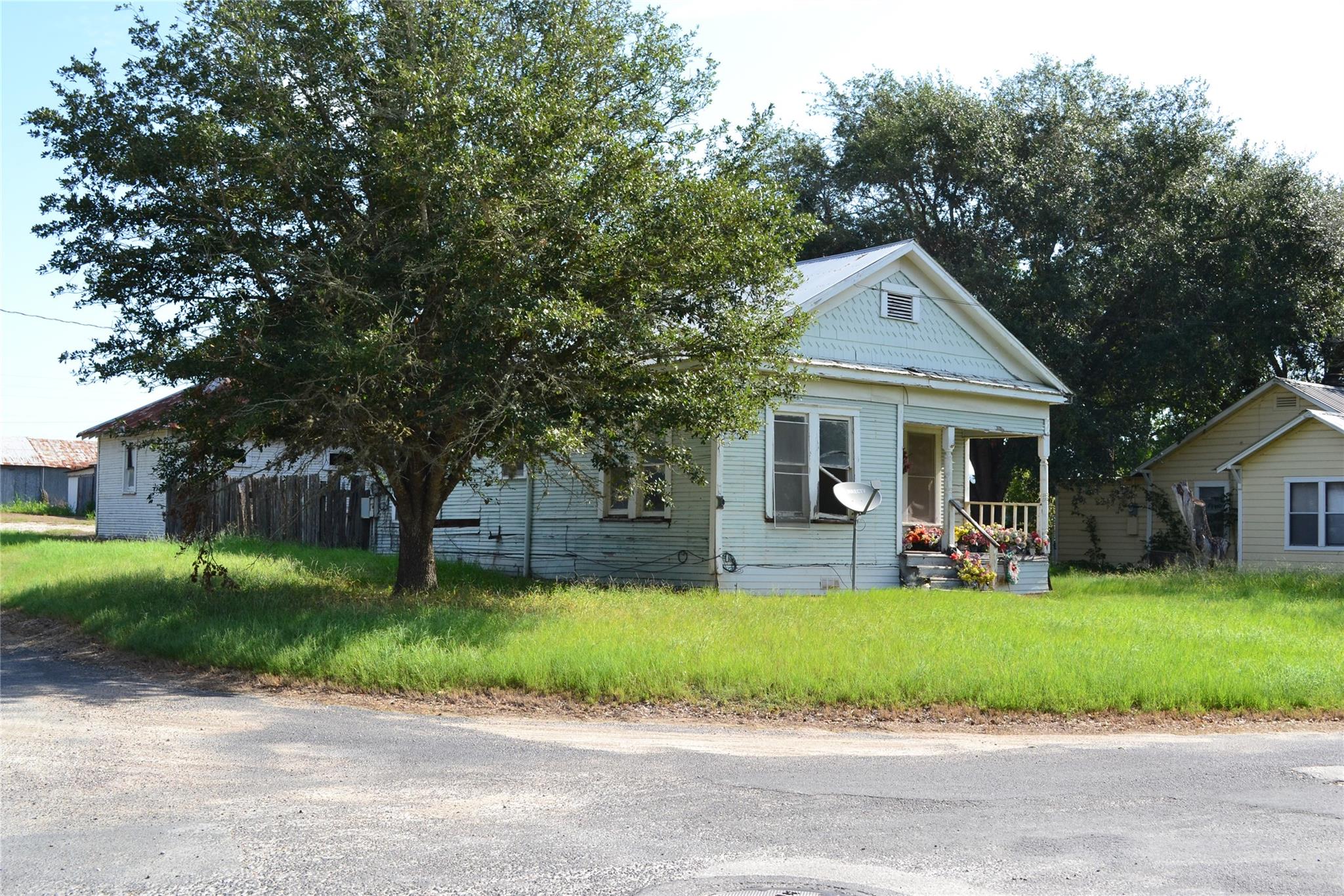 1053 Eilers St, Schulenburg, TX 78956