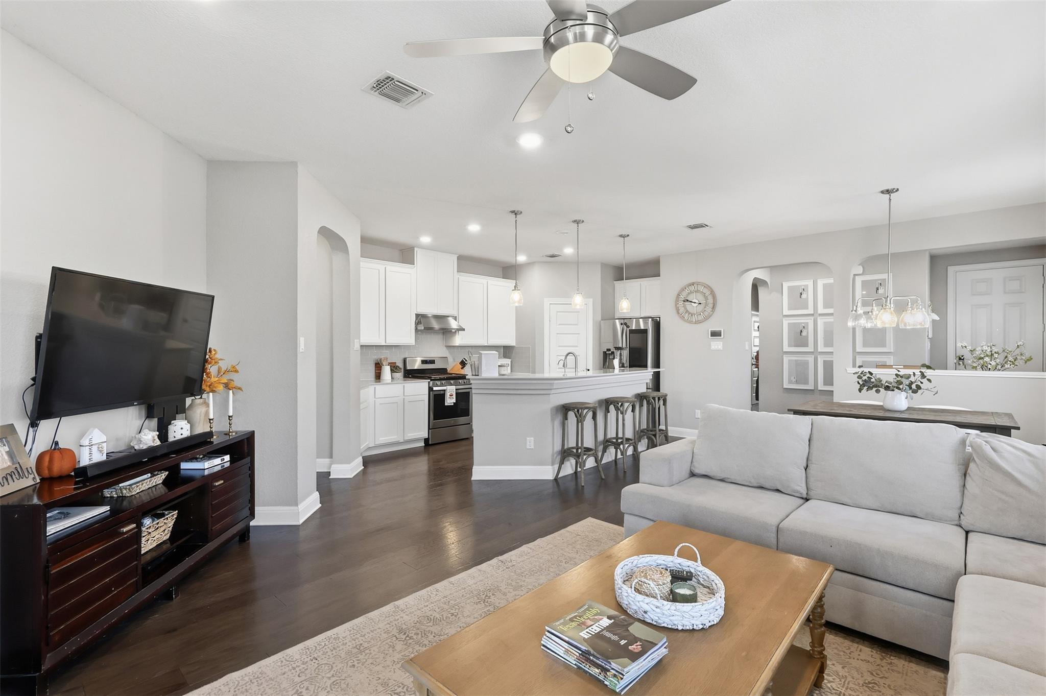 101 Muenster Dr, Hutto, TX 78634