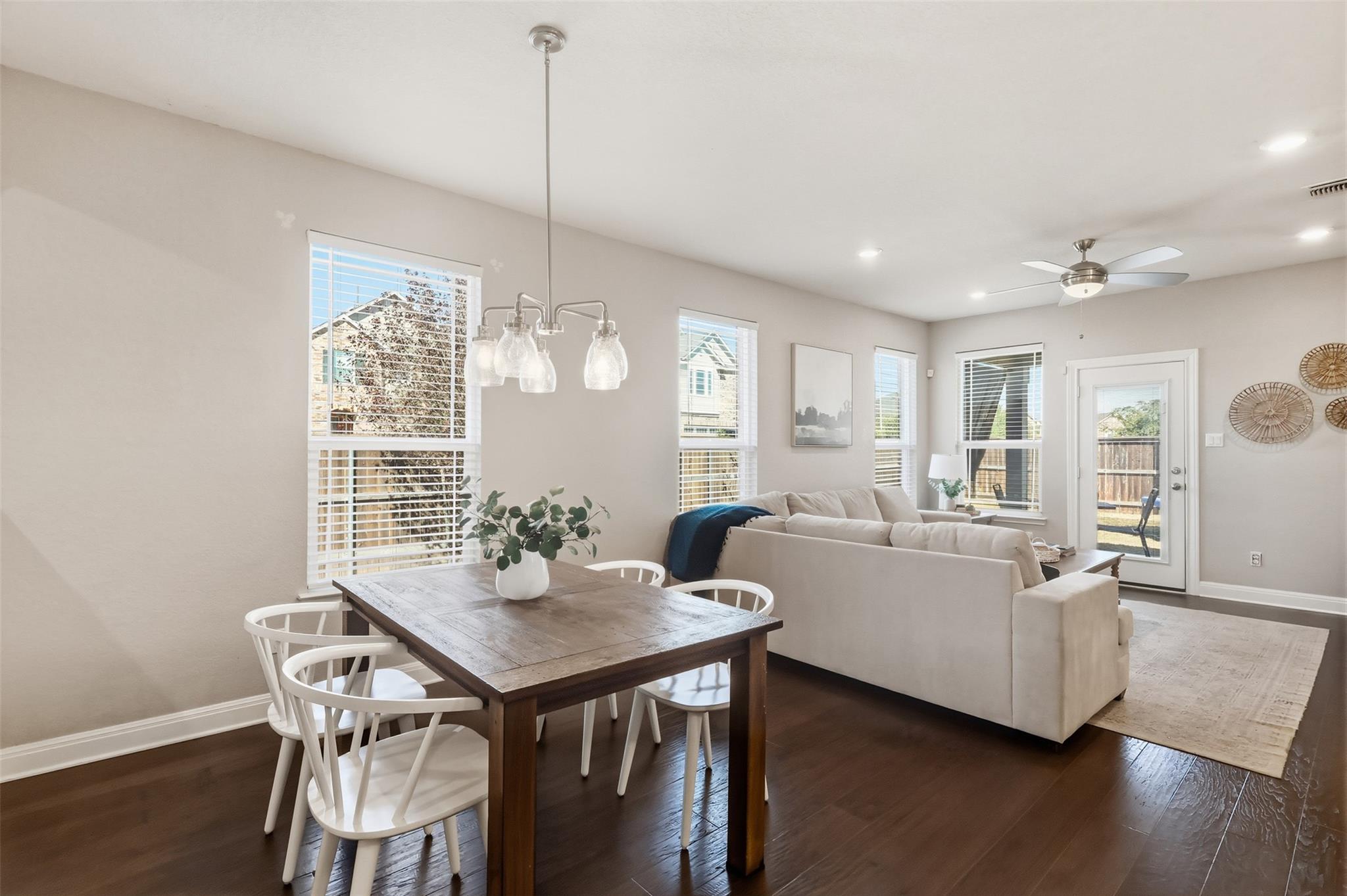 101 Muenster Dr, Hutto, TX 78634