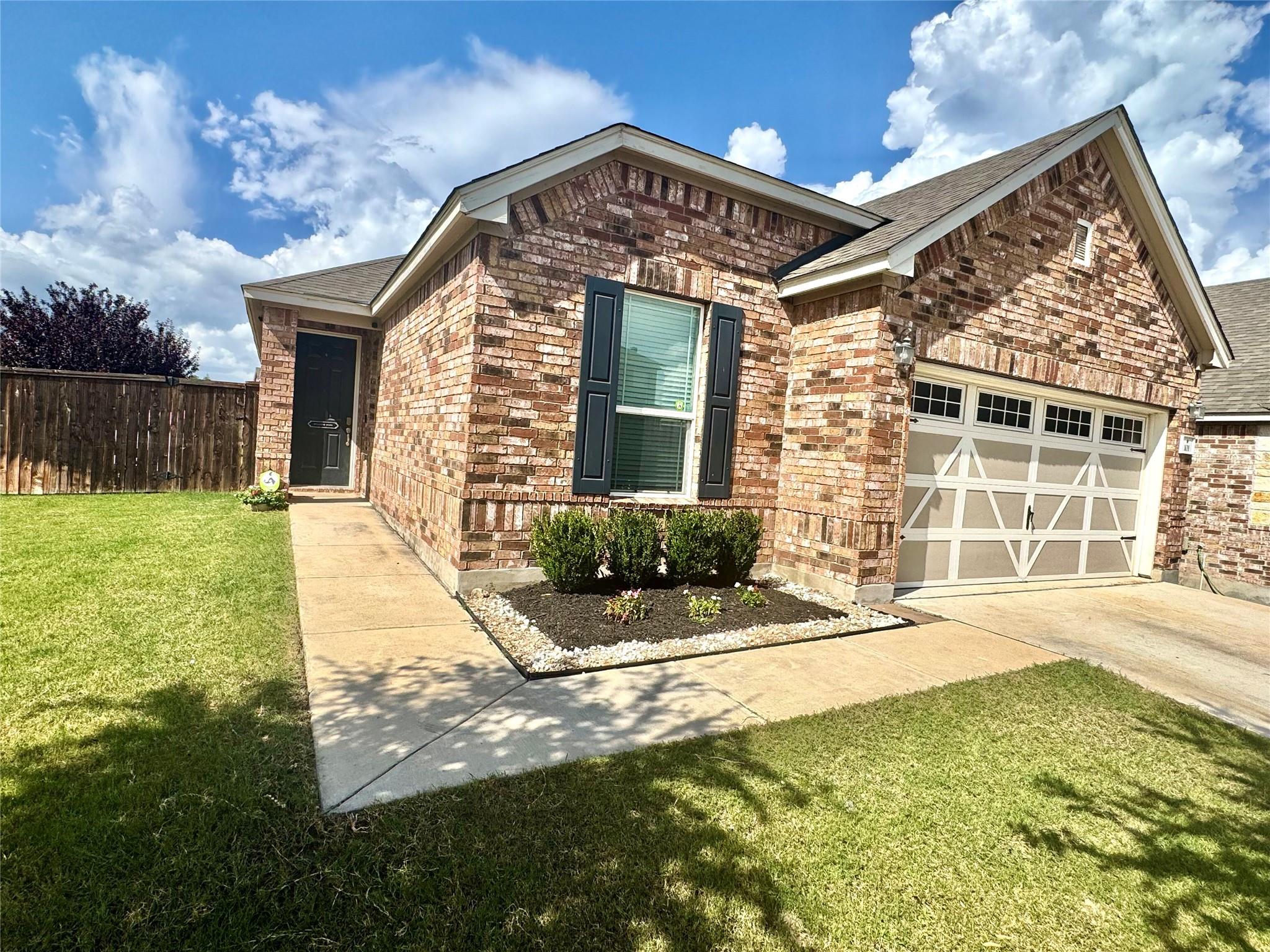 101 Muenster Dr, Hutto, TX 78634
