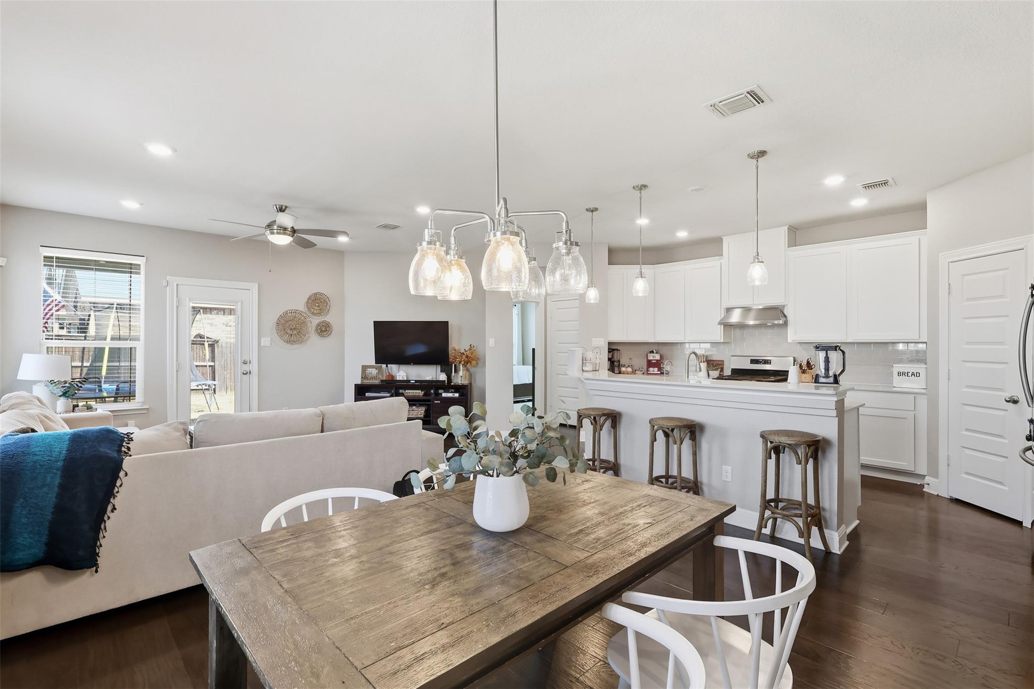 101 Muenster Dr, Hutto, TX 78634